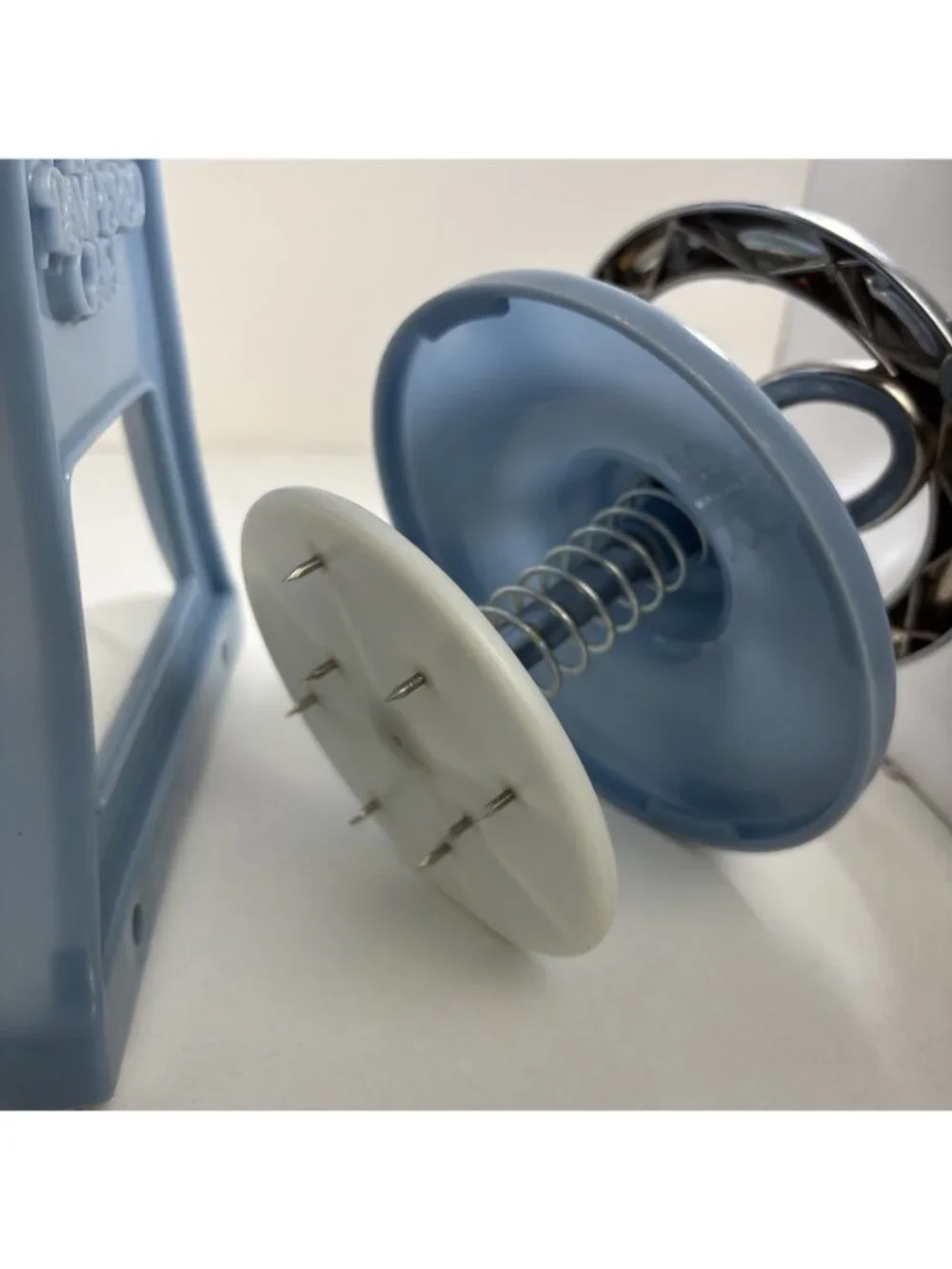 Vintage The Pampered Chef Ice Shaver Snow Cone Maker Manual Hand Crank Blue